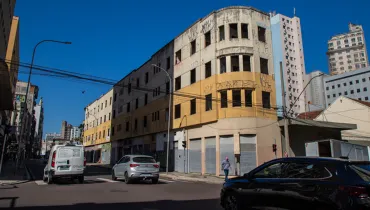 Prédio abandonado no Centro de Curitiba será entro de Economia Popular Solidária e Criativa