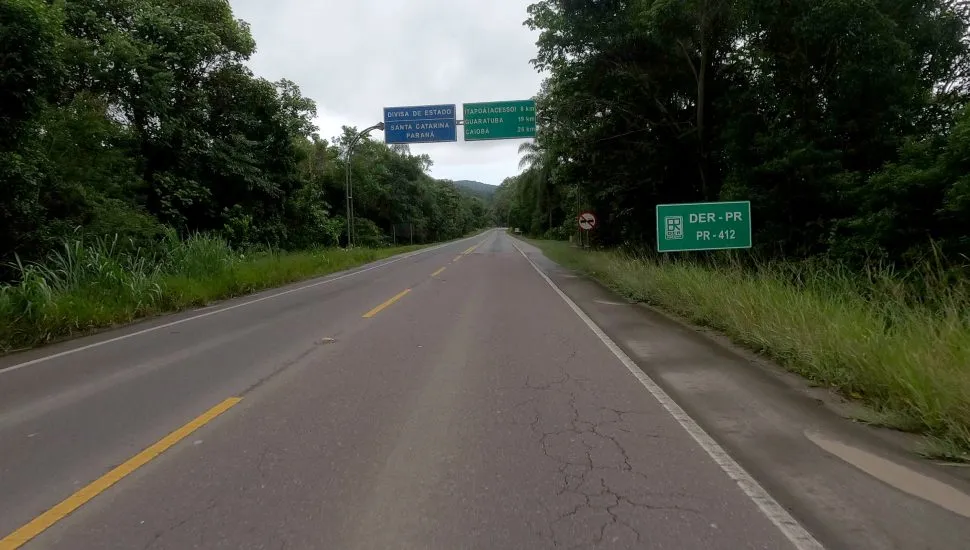 Imagem mostra PR-412, rodovia que liga Paraná e Santa Catarina