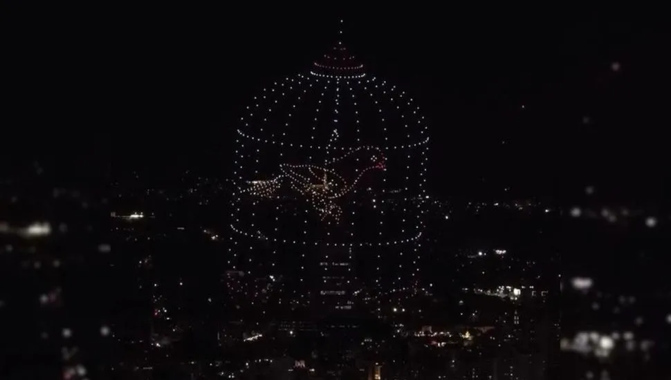 Curitiba recebe ação promocional com drones de Alice in Borderland