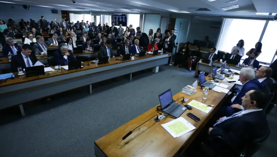 Senadores votam na PEC da Blindagem