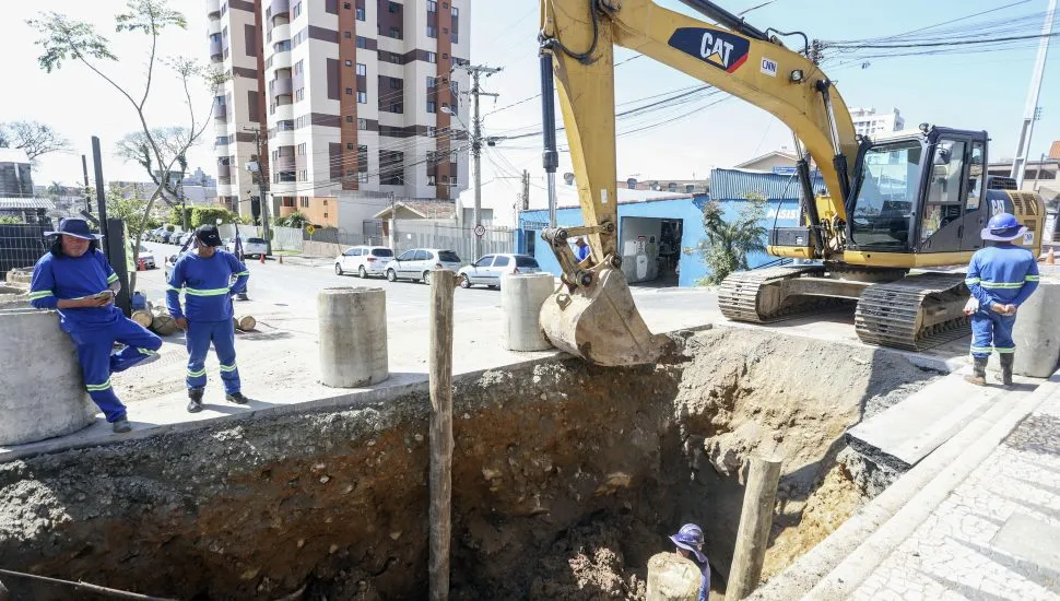 Obra emergencial no Capão Raso, em Curitiba