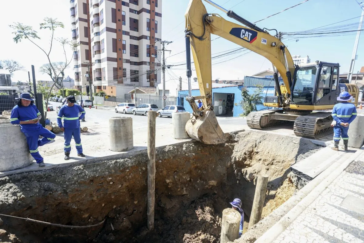 Obra emergencial no Capão Raso, em Curitiba