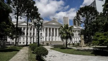 Prédio da UFPR, na Praça Santos Andrade, em Curitiba