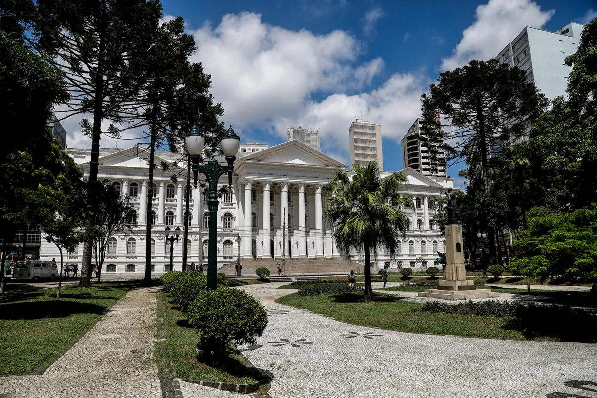 Prédio da UFPR, na Praça Santos Andrade, em Curitiba