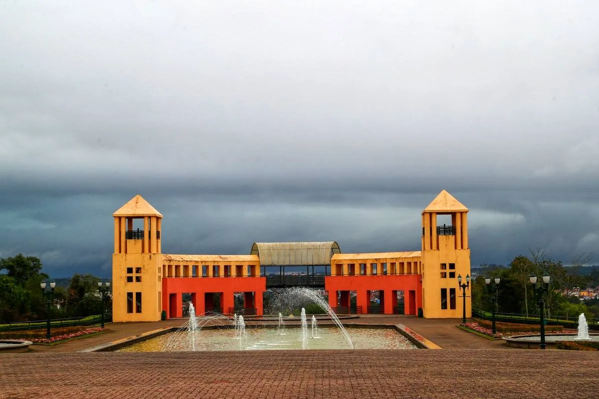 Imagem mostra o parque Tanguá, em Curitiba