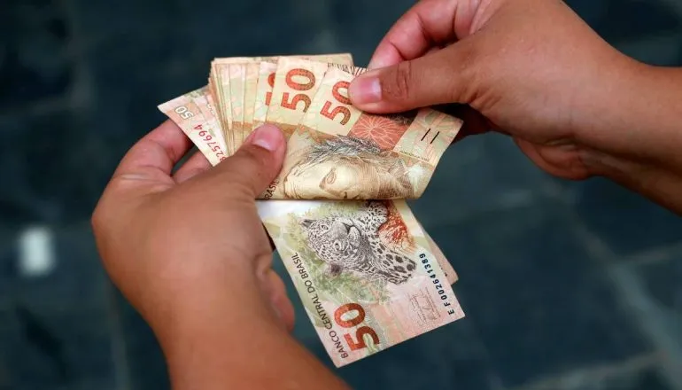 Salário mínimo de 2026 tem aumento de pouco mais de R$ 100; veja o valor