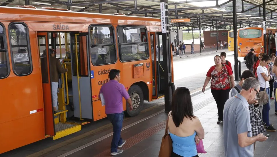 Urbs reforça linhas de ônibus para primeira fase do Vestibular da UFPR no domingo