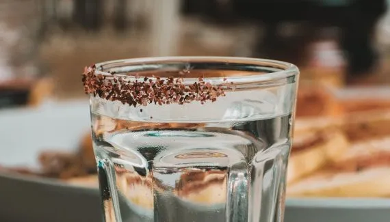 Sobriedade: 64% dos adultos brasileiros não beberam álcool em 2025