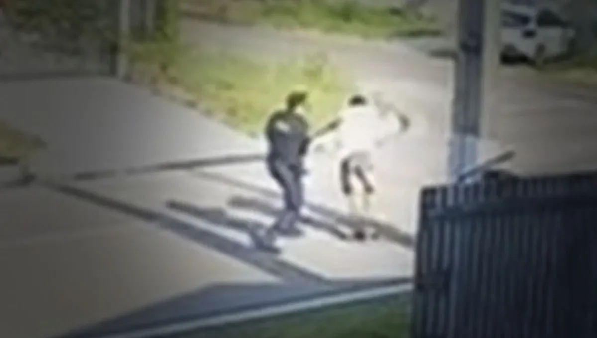 Vídeo mostra guardas municipais agredindo homem