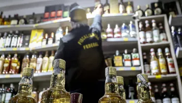 Distribuidoras de bebidas em Curitiba são alvo de fiscalização