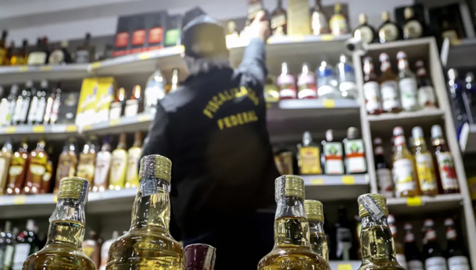 Distribuidoras de bebidas em Curitiba são alvo de fiscalização