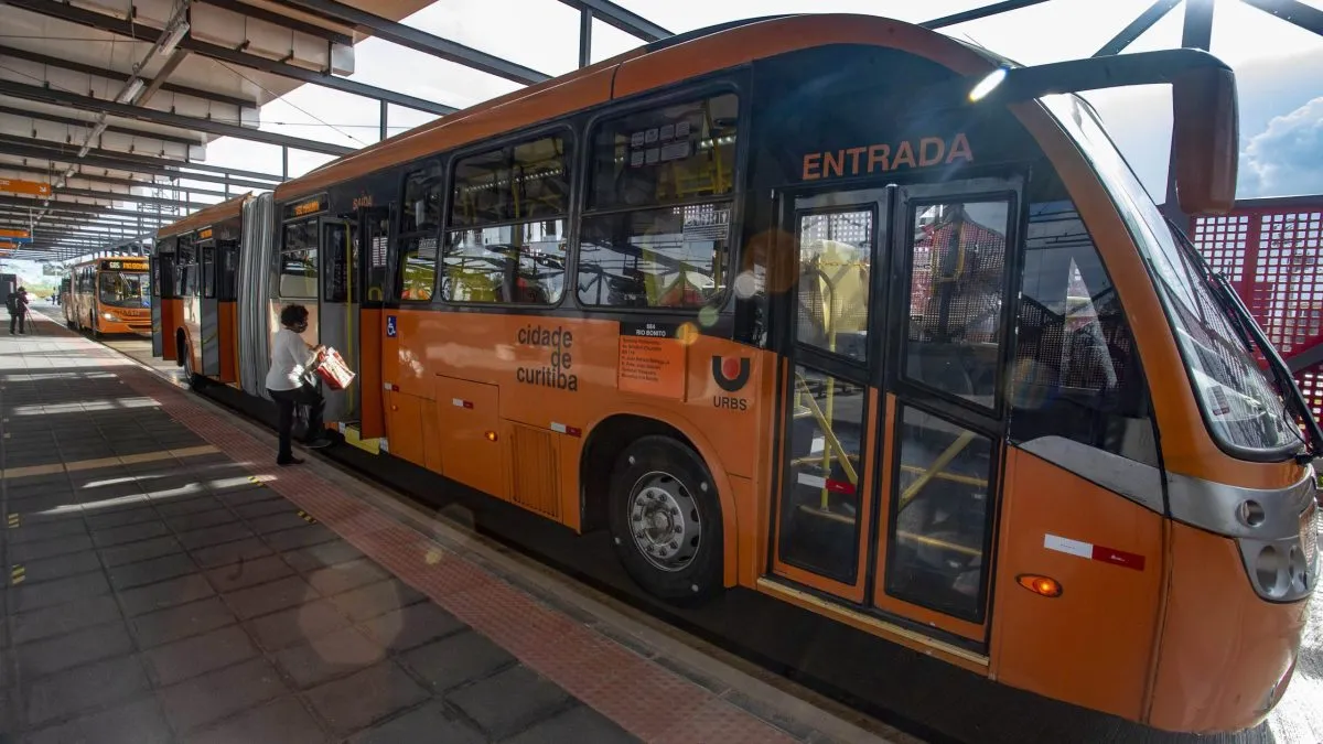 Nova concessão em Curitiba traz linhas inéditas, retorno do Circular Centro e ônibus por demanda