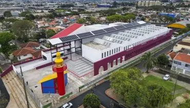 Imagem mostra a nova Rua da Cidadania, em Curitiba.