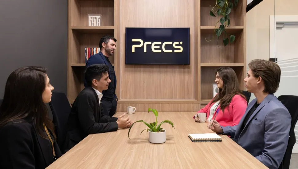 PRECS combina análise jurídica especializada, governança sólida e atendimento humanizado.