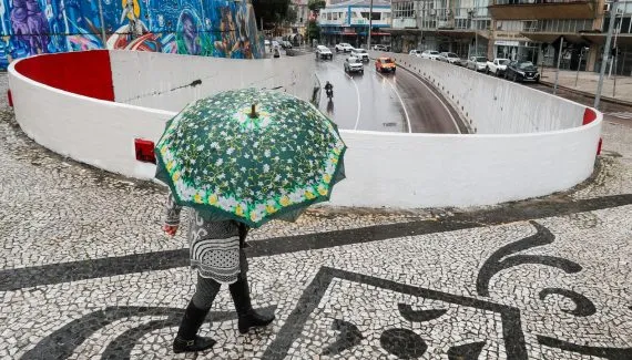 Curitiba em alerta: chuva forte e risco de temporal. Acumulado de chuva para sábado é gigante