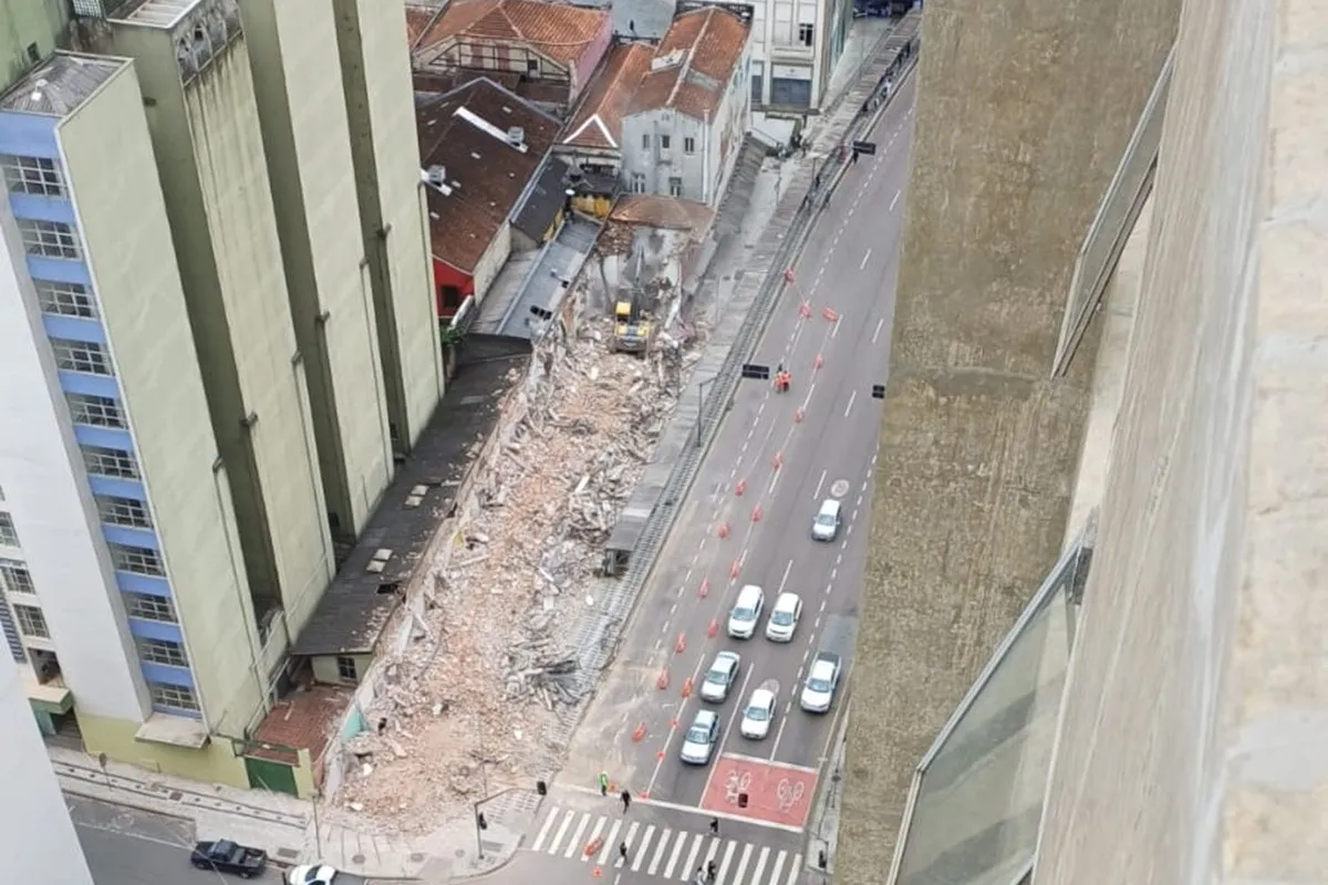 Demolição de imóveis no Centro de Curitiba