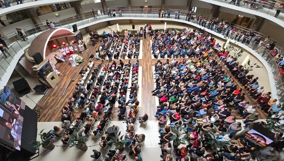 O Cemitério Vertical de Curitiba realiza uma programação especial de Finados com demonstrações de fé, recordações e afetos.