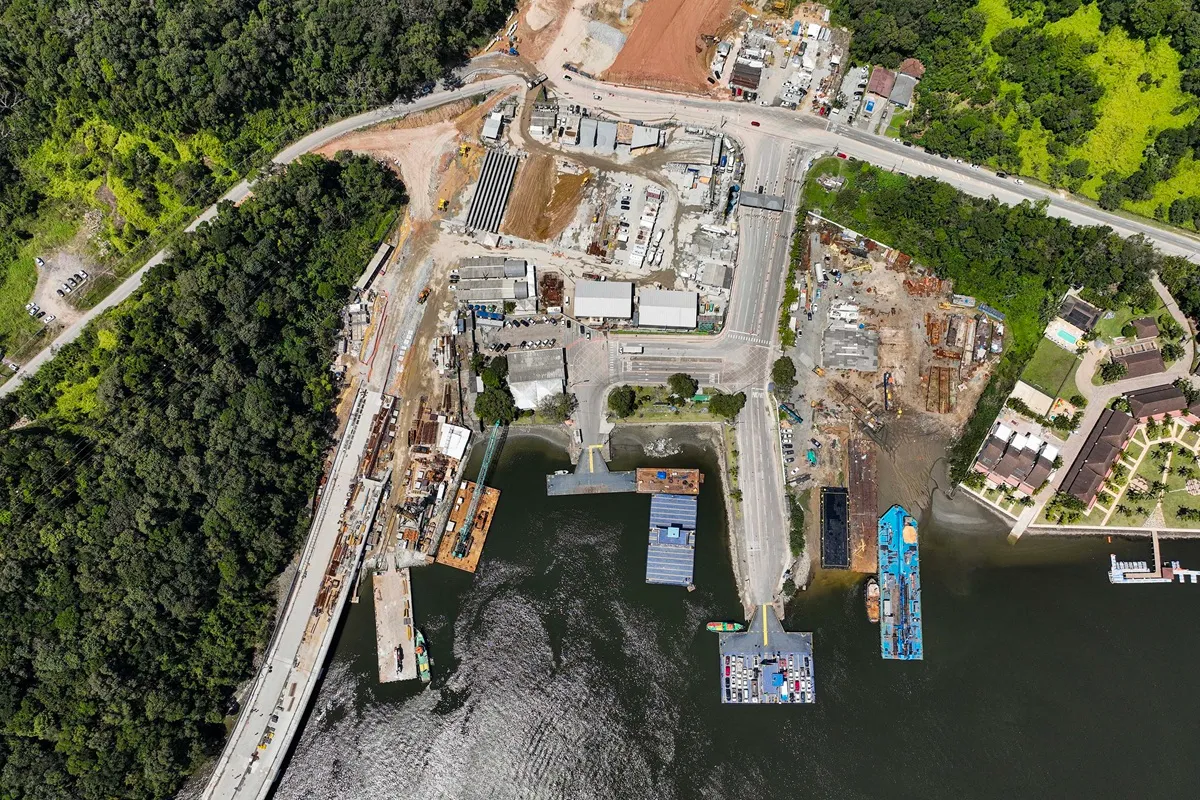 Canteiro de obras da Ponte de Guaratuba