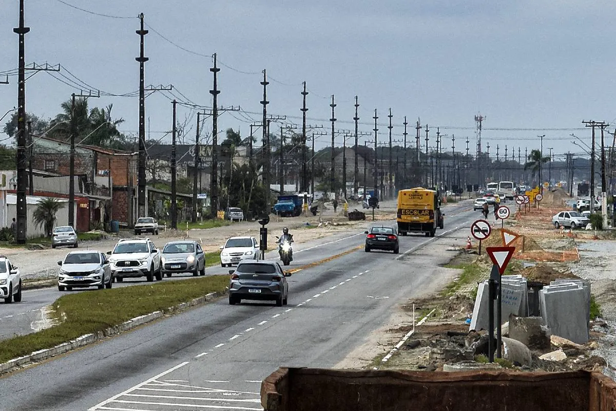 Imagem mostra a nova PR-412 que está em processo de duplicação no litoral do Paraná.
