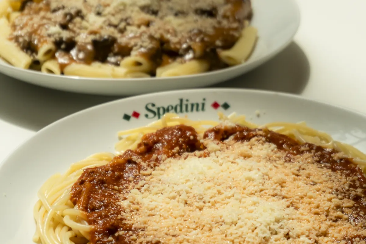 Spedini realiza promoção de massas