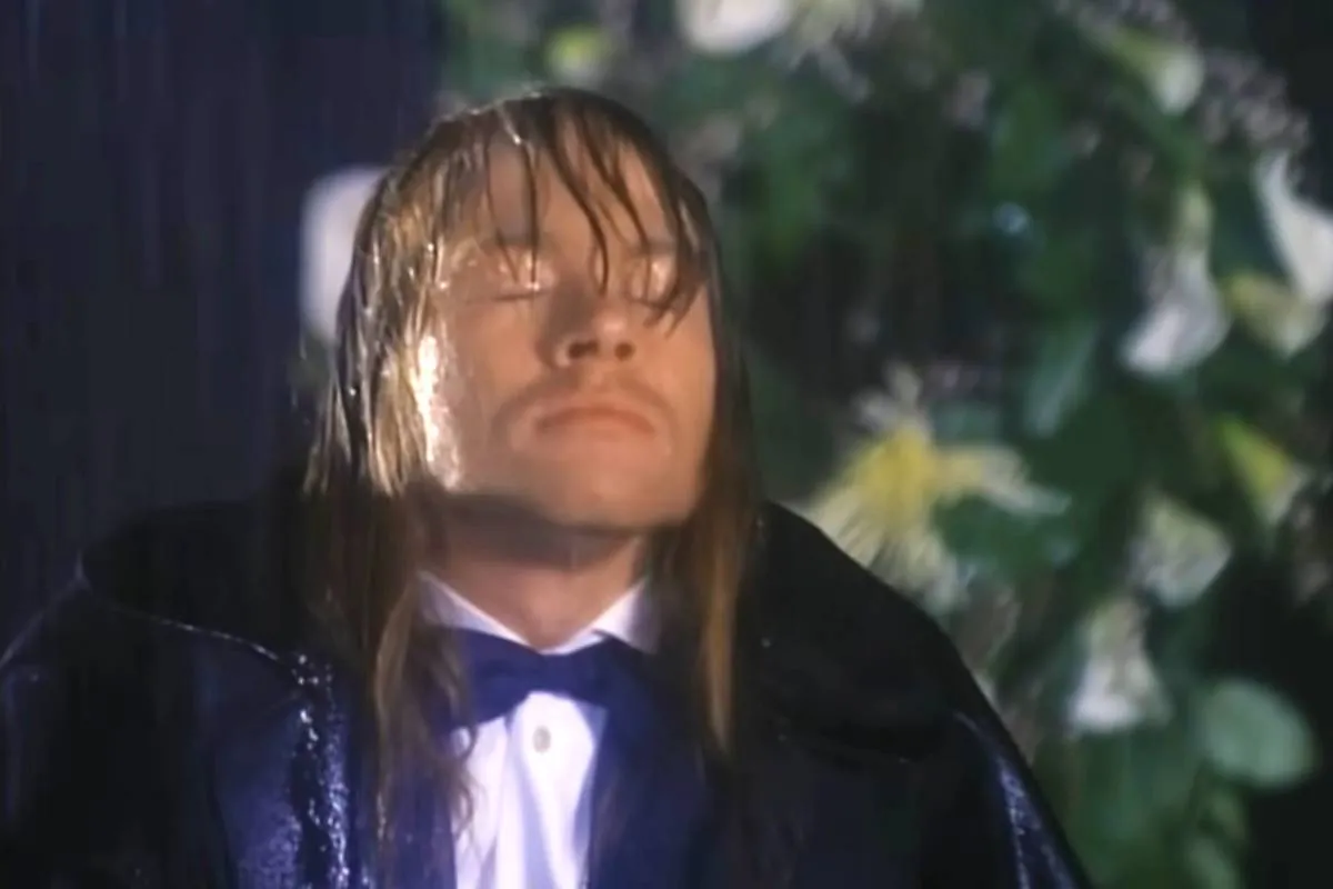 Print do clipe de November Rain, do Guns, pode indicar como fica o tempo nesta noite em Curitiba