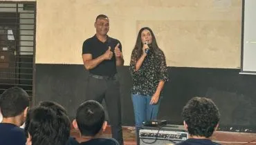 Cafu faz palestra para adolescentes no Paraná