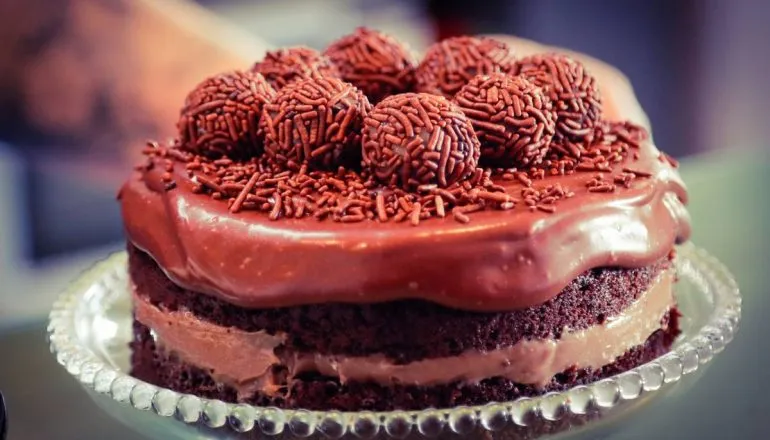 Curitibana transforma desafio da maternidade em confeitaria de sucesso