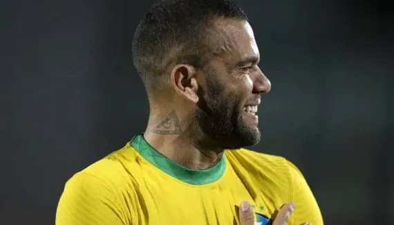 Você vai se chocar ao saber quanto Daniel Alves já perdeu na prisão