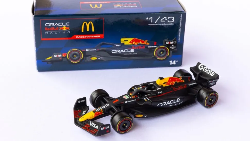 McDonald's lança miniatura do carro da Red Bull em parceria para GP de São Paulo 2025