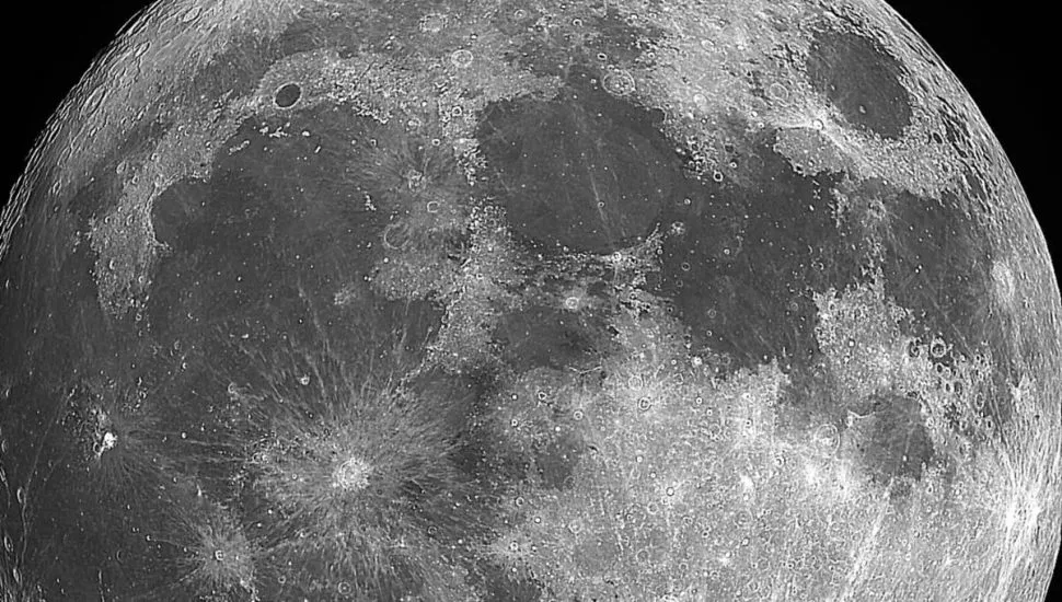 Imagem mostra um belíssimo close da Lua