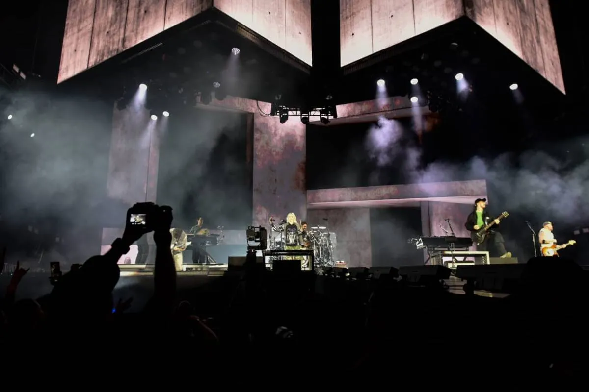 Imagem mostra trecho do show do Linkin Park em Curitiba.