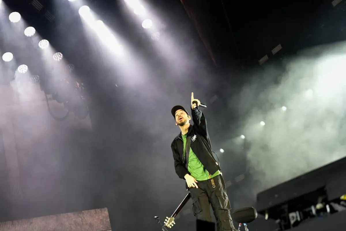Imagem mostra trecho do show do Linkin Park em Curitiba.