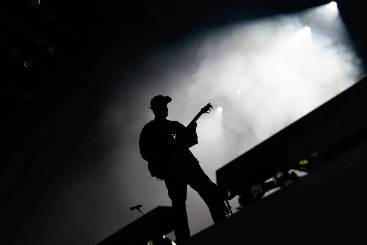 Imagem mostra trecho do show do Linkin Park em Curitiba.