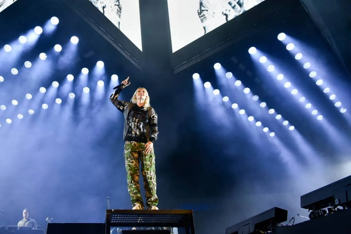 Imagem mostra trecho do show do Linkin Park em Curitiba.