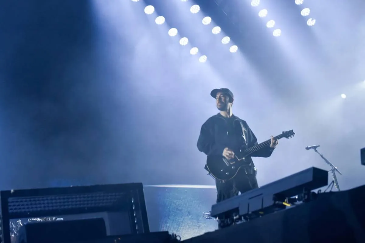 Imagem mostra trecho do show do Linkin Park em Curitiba.