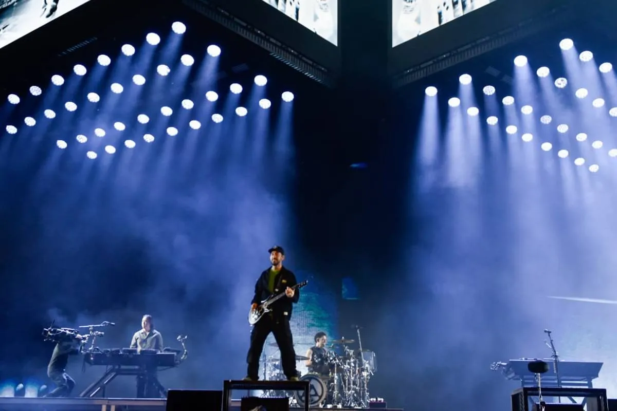 Imagem mostra trecho do show do Linkin Park em Curitiba.
