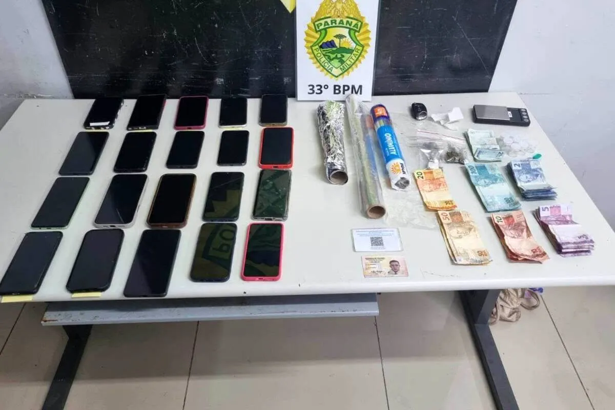 Imagem mostra celulares e notas de dinheiro apreendidas com uma quadrilha no Show do Linkin Park, em Curitiba.