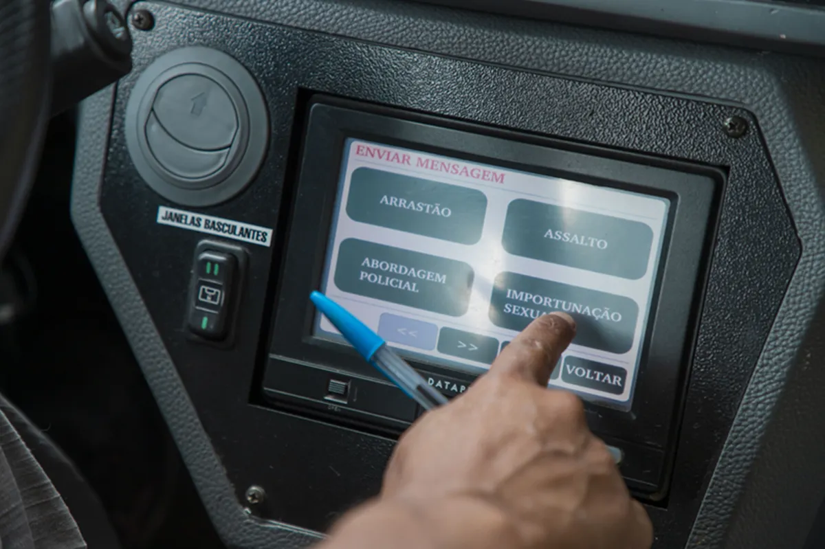 Botão contra assédio sexual em ônibus de Curitiba