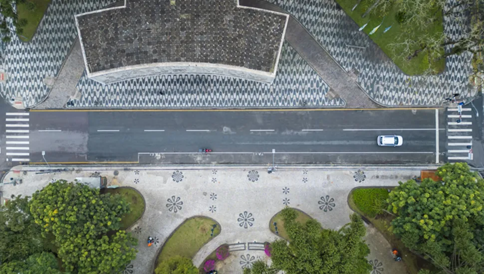 O trecho da Rua Conselheiro Laurindo, em frente ao Teatro Guaíra, precisará ser fechado para receber o palco de uma das atrações do Natal de Curitiba