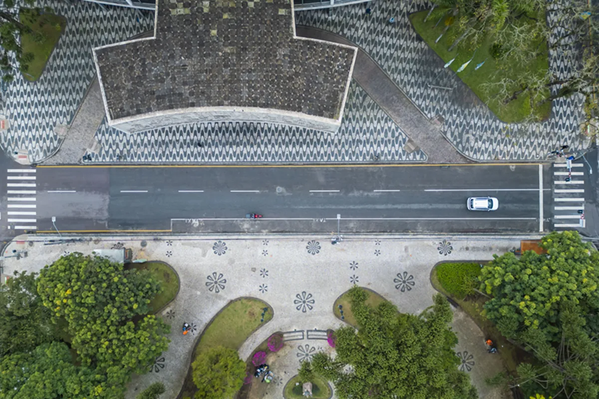 O trecho da Rua Conselheiro Laurindo, em frente ao Teatro Guaíra, precisará ser fechado para receber o palco de uma das atrações do Natal de Curitiba