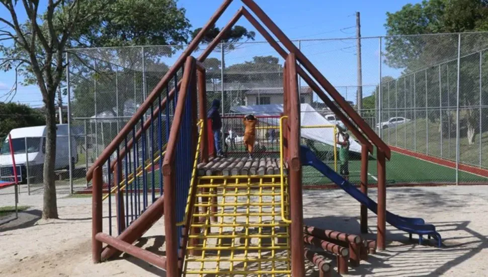 Imagem mostra a nova praça em Curitiba