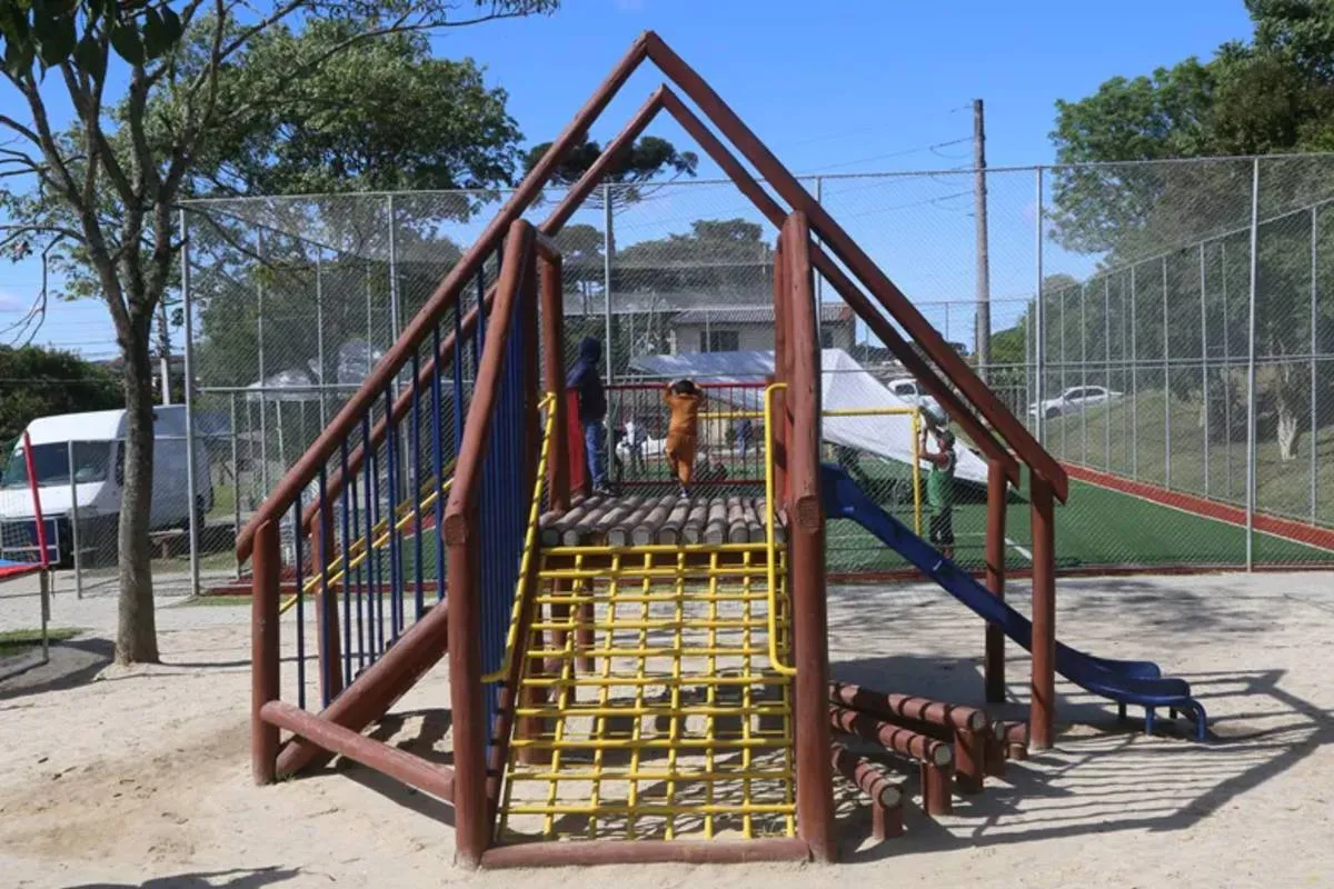 Imagem mostra a nova praça em Curitiba