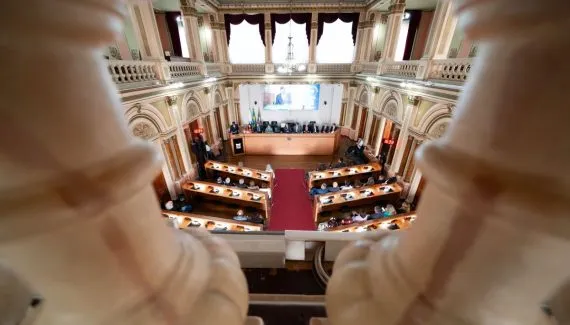 Lei da nudez vira debate em Curitiba: arte ou censura?