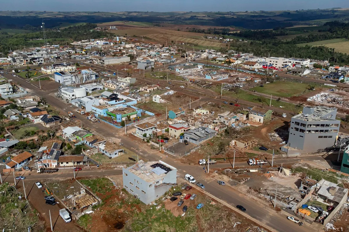 Imagem de Rio Bonito do Iguaçu, no Paraná, após tornado