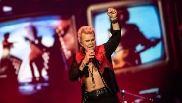 Imagem mostra o show de Billy Idol em Curitiba.