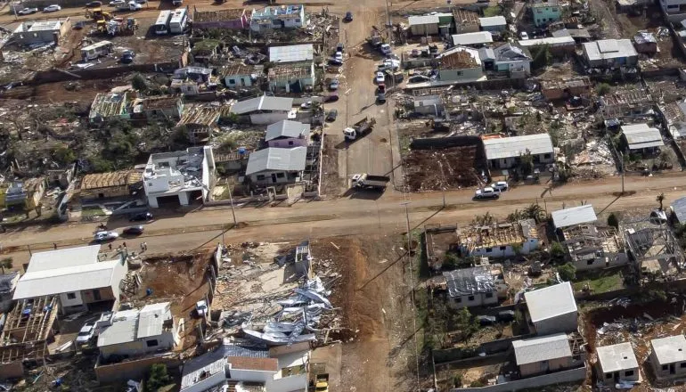 Residências, estabelecimentos comerciais, escolas e instituições foram devastados. A reconstrução já começou, impulsionada por programas emergenciais aprovados pela Assembleia Legislativa do Paraná e pelo Governo do Estado.