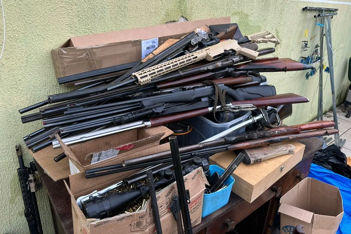 ex-militar é preso em Curitiba com 83 armas e munições