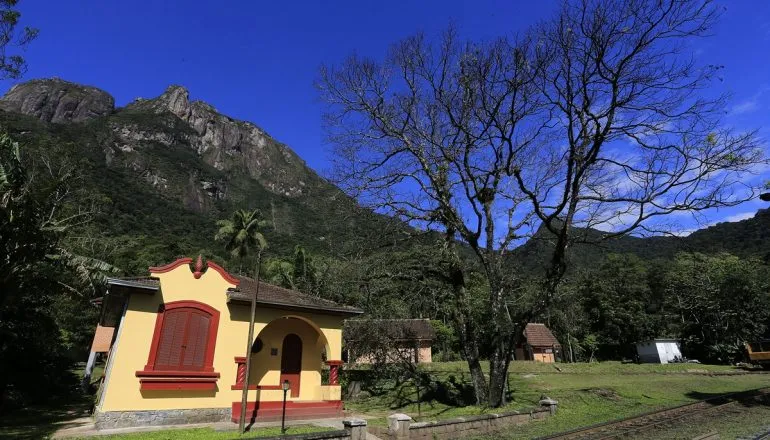 Maior parque estadual aberto à visitação no Paraná fica perto de Curitiba