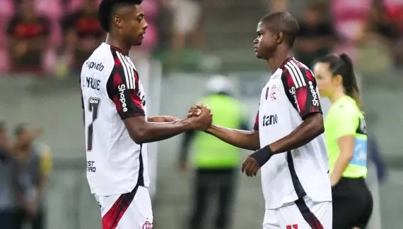 Flamengo goleia Sport e assume liderança do Campeonato Brasileiro