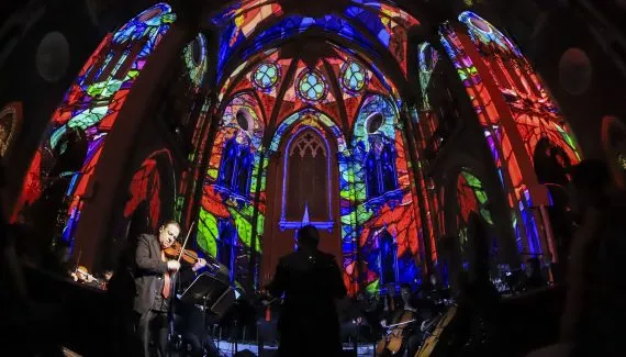 Ingressos para Catedral de Luz esgotam em 30 minutos; novas datas abrem em breve